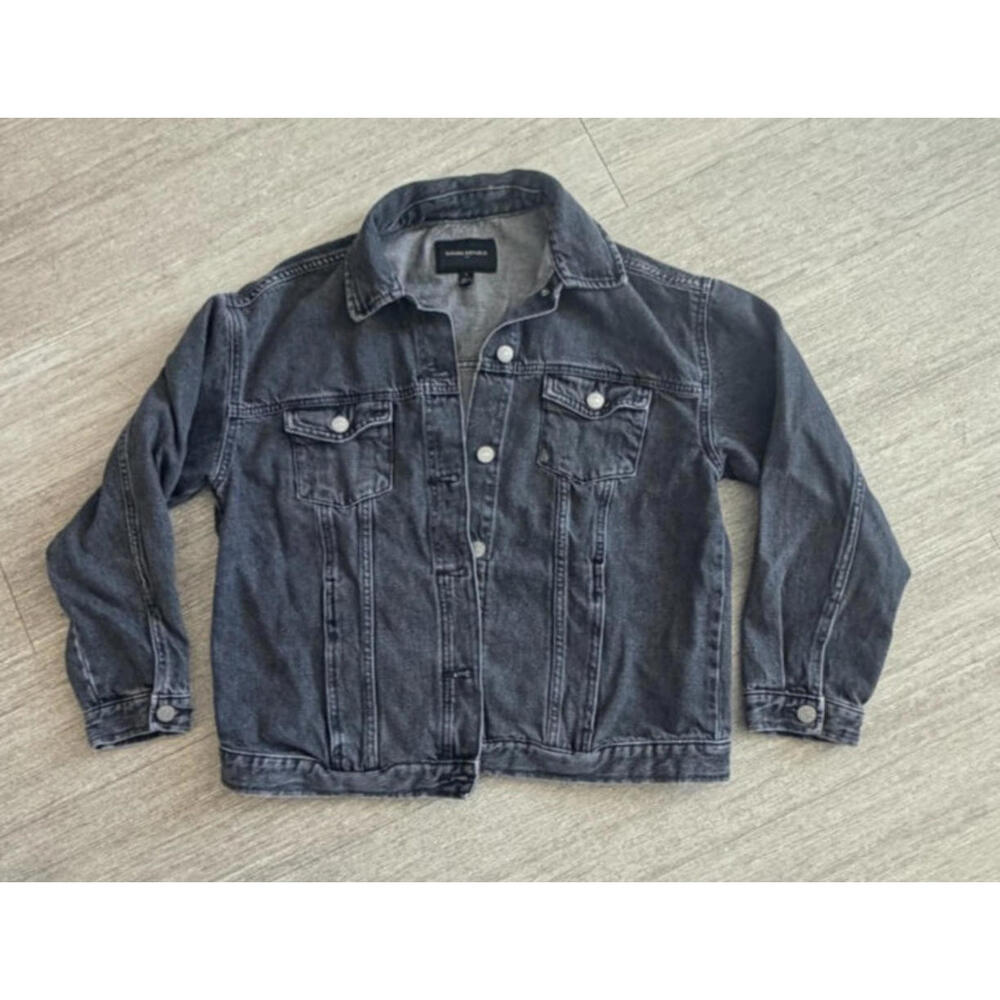 Banana Republic Grey Denim Jacket Size Small — Classic Everyday St